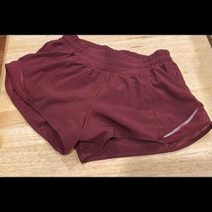 Lululemon EUC Red Merlot Size 4, 25” Hotty Hot.